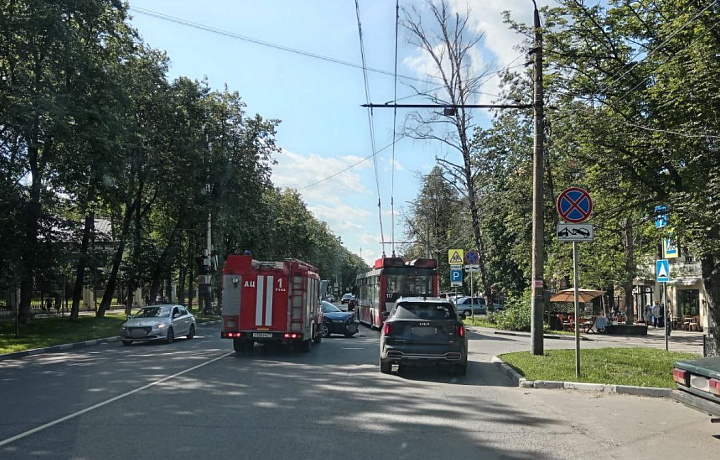 На улице Первомайской в Туле мотоциклист попал под колеса авто