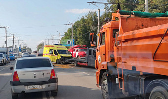 Один человек погиб, пять пострадали: на Московском шоссе в Туле реанимобиль попал в ДТП