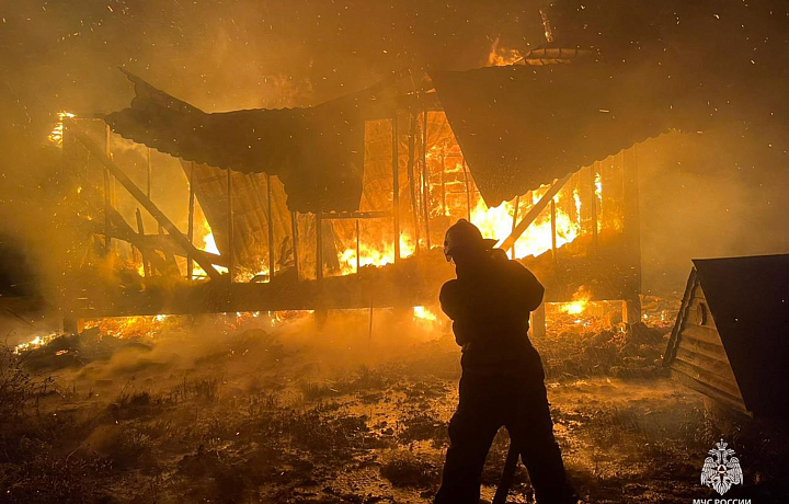 В поселке Пахомово Заокского района спасатели потушили жилой дом