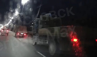 Момент ДТП с «Камазом» и «Газелью» из-за собаки в Новомосковске попал на видео