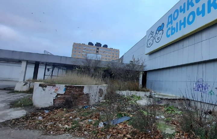 Жители Зареченского района Тулы пожаловались на свалку возле бывшего ТЦ