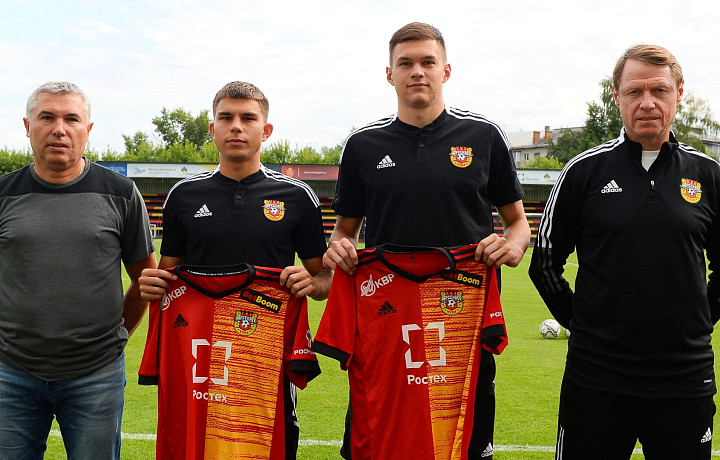 За тульский «Арсенал» будут играть полузащитники Иван Козлов и Данила Янов