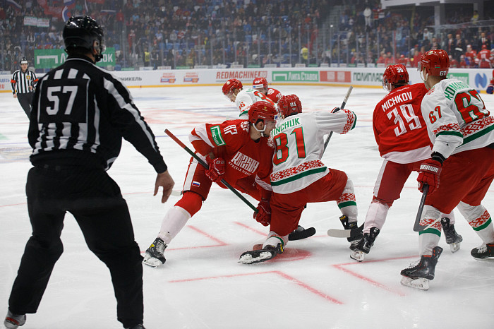 Фоторепортаж: как прошел матч между национальными сборными России и Беларуси