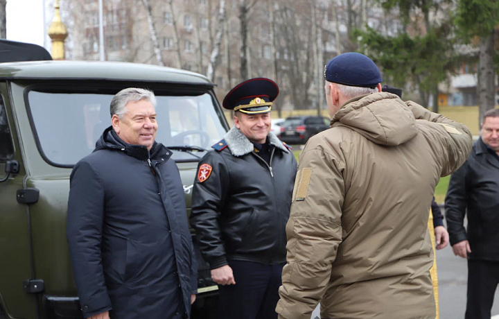 Николай Воробьев передал сотрудникам тульской Росгвардии автомобили УАЗ