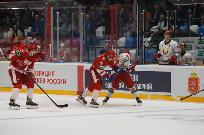 Фоторепортаж: как прошел матч между национальными сборными России и Беларуси