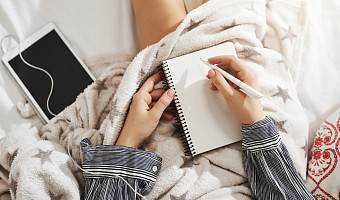 Письма себе: почему ведение дневников может помочь человеку с психологическими проблемами 