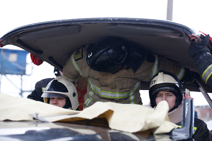 В Туле прошли соревнования среди спасателей по ликвидации последствий ДТП