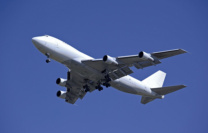 Чтобы здоровье не «полетело» вместе с тобой: терапевт рассказал, как подготовиться к длительному перелету