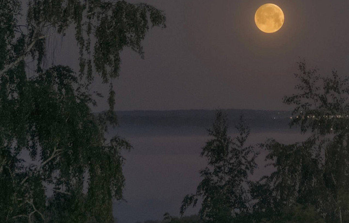 В 21:38 туляки смогут наблюдать малиновую луну на юго-востоке города