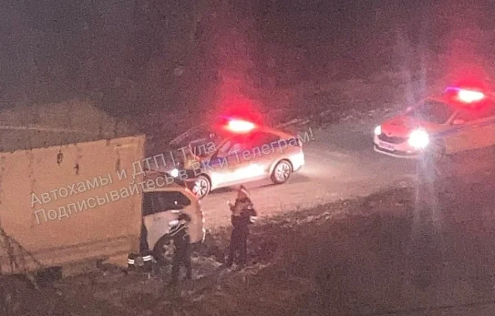 В Скуратово Тульской области водитель залетел под МАЗ, уходя от погони