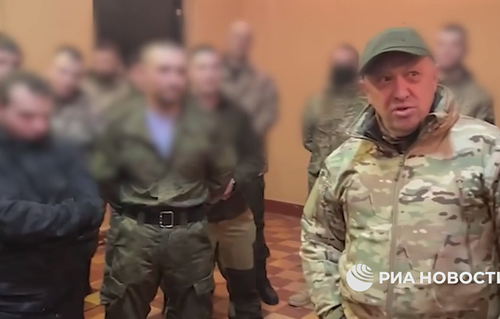 Первая группа бывших заключенных покинула зону спецоперации на Украине