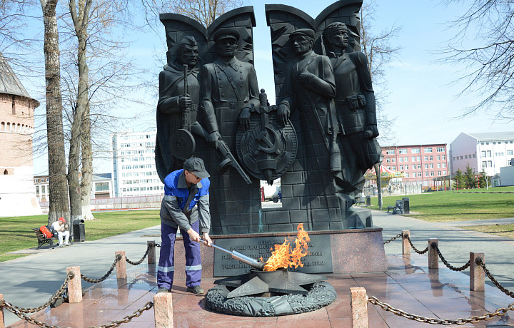 Тульские газовики начали подготовку мемориалов с Вечными огнями к Дню Победы