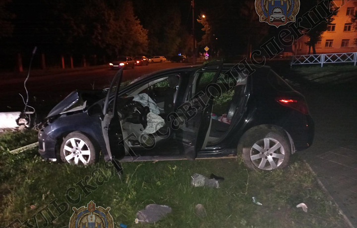 В Киреевске пьяный водитель въехал в ЛЭП и столкнулся с иномаркой