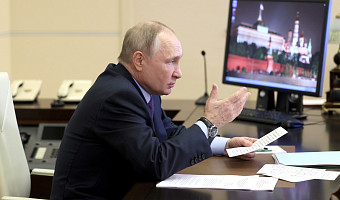 Путин поручил повысить МРОТ с опережением темпов роста инфляции до июля
