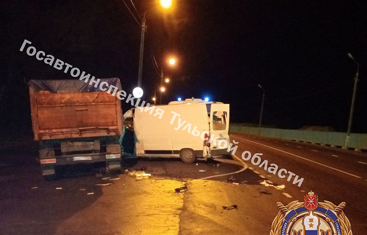 Грузовик не уступил дорогу «Камазу» и устроил ДТП на трассе М-2 под Тулой