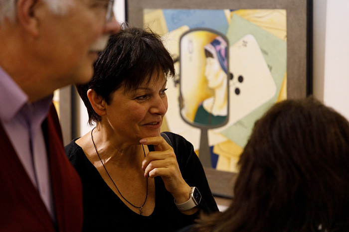 Таинственные маски и средневековые мотивы: в Туле открылась выставка художника Александра Майорова