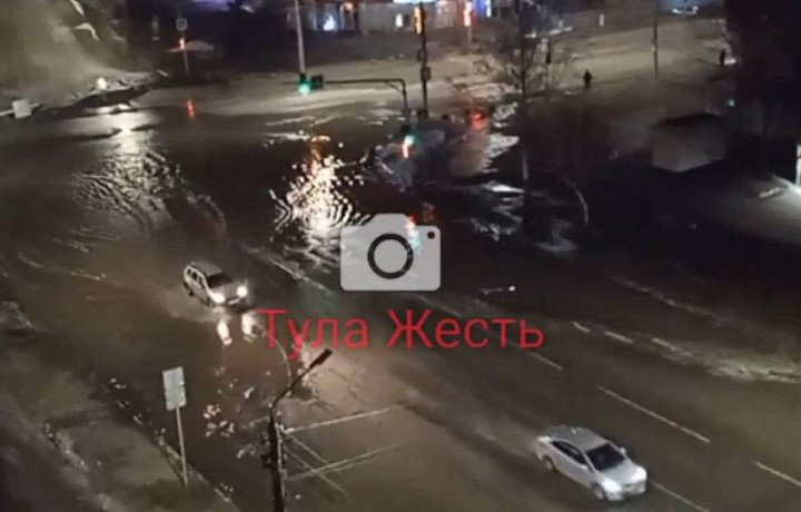 В Туле затопило Красноармейский проспект