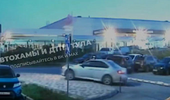 В Туле автомобилист снес дорожный знак и скрылся с места ДТП