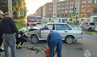 Спасатели потушили загоревшийся грузовой автомобиль в Донском