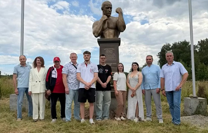 В Тульской области в деревне Фёдора Конюхова открыли бюсты Николаю Королёву и Сергею Белову