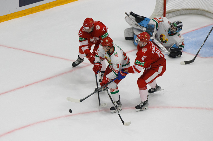 Фоторепортаж: как прошел матч между национальными сборными России и Беларуси