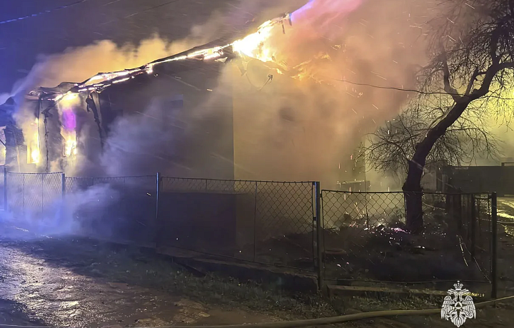 При пожаре на Чеховском проезде в Алексине погиб 66-летний мужчина