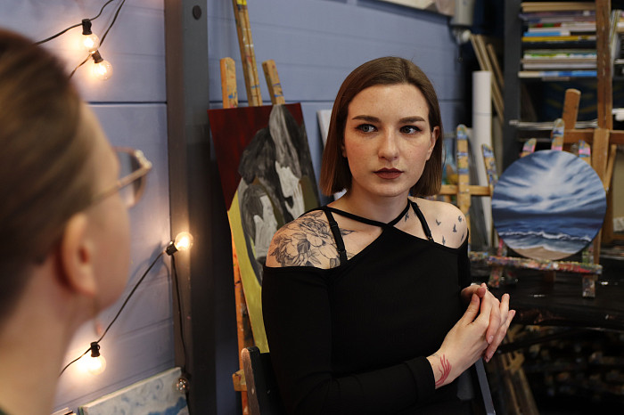 «Даже мужчины в рисовании раскрываются и получают кайф»: интервью с художницей Ксения Бондаренко, которая учит творить тех, кто раньше даже не держал в руке кисть