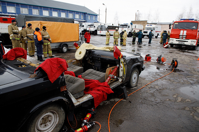 В Туле прошли соревнования среди спасателей по ликвидации последствий ДТП