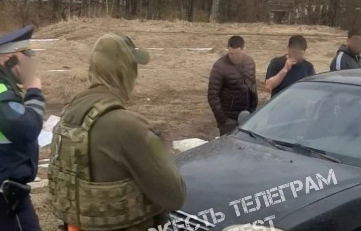 Очевидцы сообщили о работе силовиков на выезде из Ясногорска