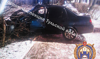 В Туле 17-летний водитель «Дэу Нексия» врезался в опору ЛЭП