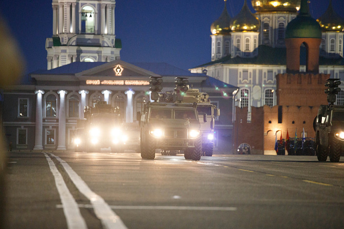 Первая репетиция Парада Победы прошла на площади Ленина в Туле
