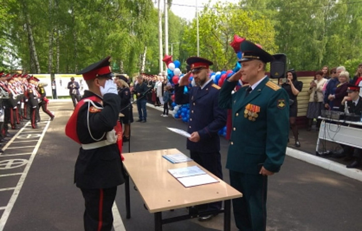 Замруководителя тульского СК Роман Кошкин принял участие в Последнем звонке выпускников кадетского класса