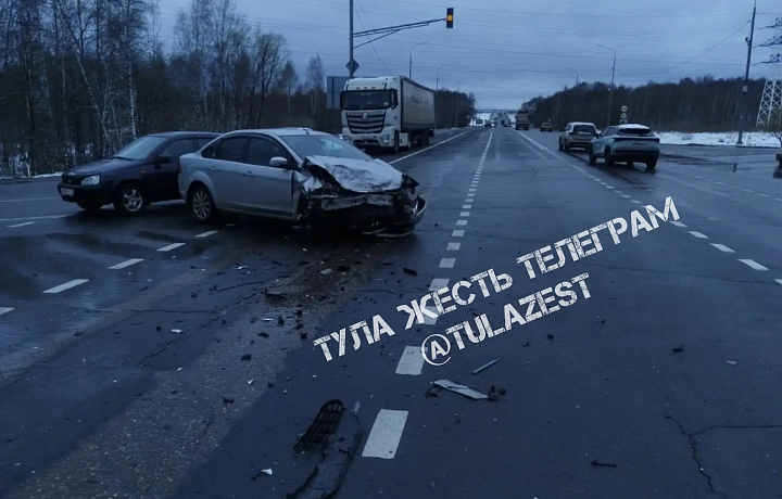 В тройном ДТП под Тулой пострадала пассажирка автомобиля Ford
