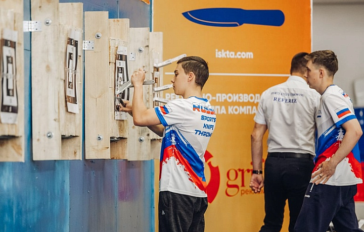 Туляк завоевал три «золота» на Международных соревнованиях по спортивному метанию ножа