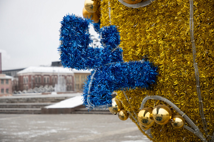 Тула готовится отмечать Новый год: оружейную столицу украшают арт-объектами