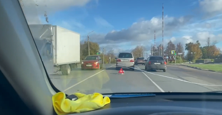Щекинское шоссе встало в пробке из-за сломанного автомобиля