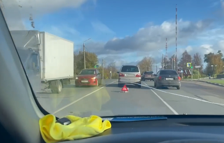 Щекинское шоссе встало в пробке из-за сломанного автомобиля