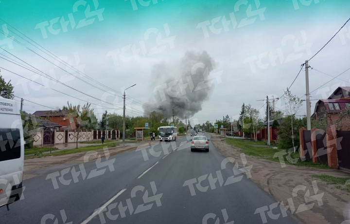 На улице Чмутова в Туле произошел пожар в частном доме