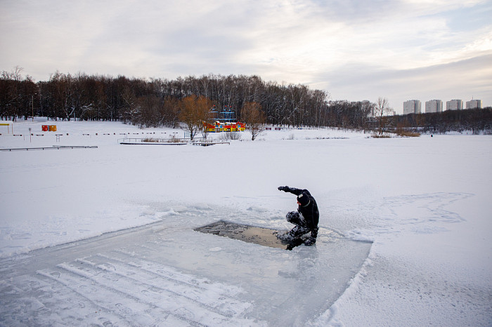 Тульские спасатели провели тренировку по спасению людей из водоемов