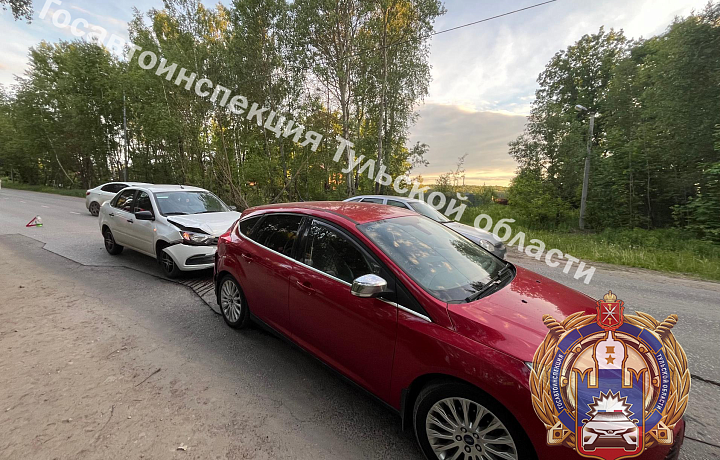 В тульском поселке Молодежный девушка-пассажир пострадала в ДТП