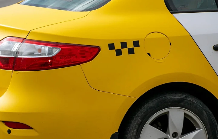 На фоне сильных пробок в Туле взвинтили цены на такси