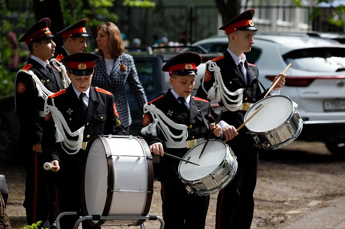 Тульские кадеты и студенты поздравили ветерана Великой Отечественной войны с наступающим Днем Победы