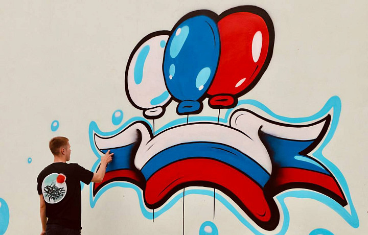 В Большой Туле дети Донбасса нарисовали граффити с российским триколором