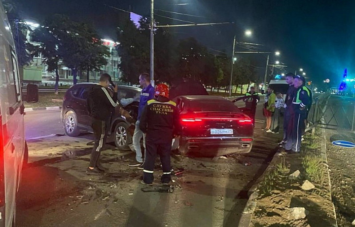 Водитель Porsche устроил смертельное ДТП с двумя авто на улице Советской в Туле