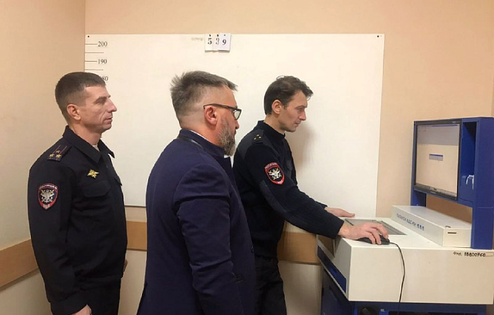 В рамках акции «Гражданский мониторинг» председатель Общественного совета посетил линейный отдел МВД России на станции Тула