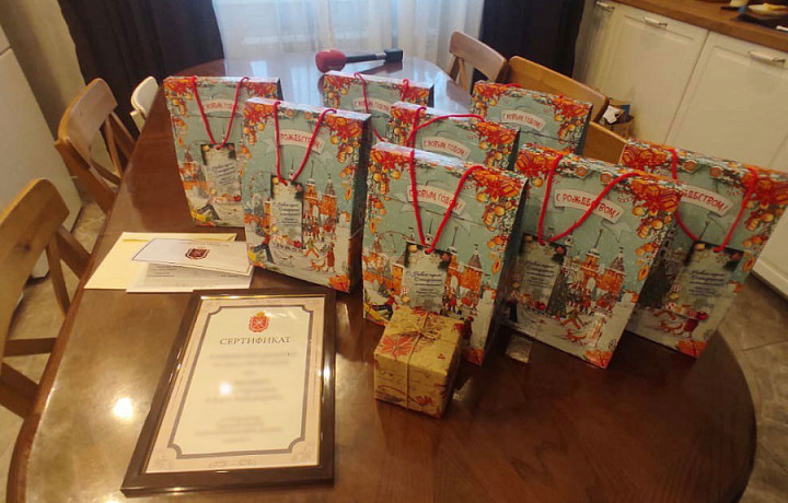 Алексей Дюмин подарил машину многодетной семье из Киреевского района