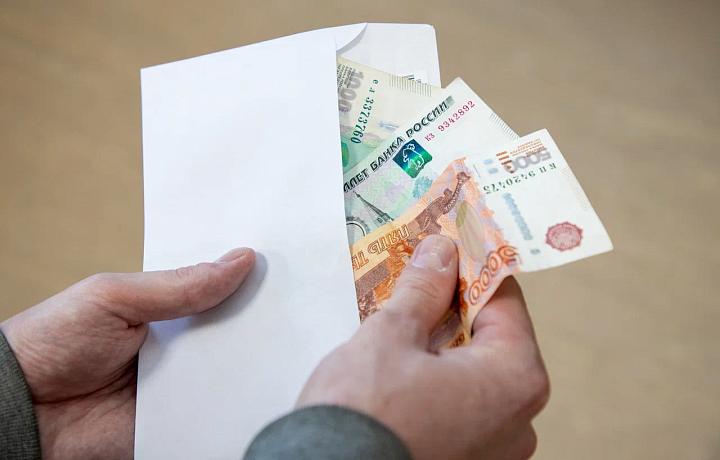 Житель Донского пытался дать взятку полицейскому, чтобы избежать ответственности за нарушение миграционного учета