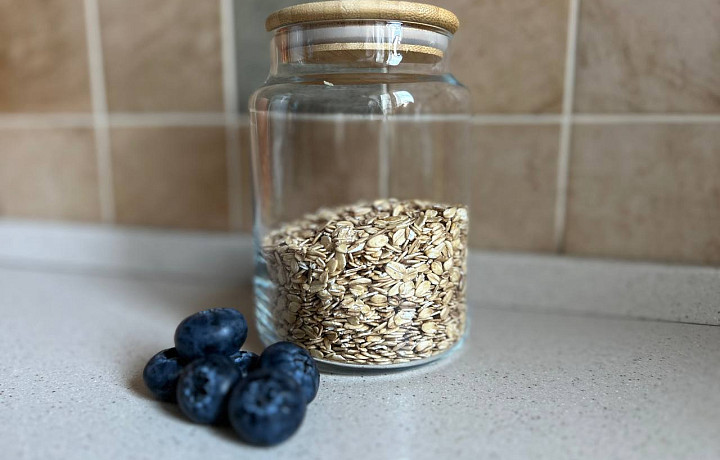 Королева завтраков, к ответу: почему овсянка не всегда лучший выбор и как сделать её полезной?