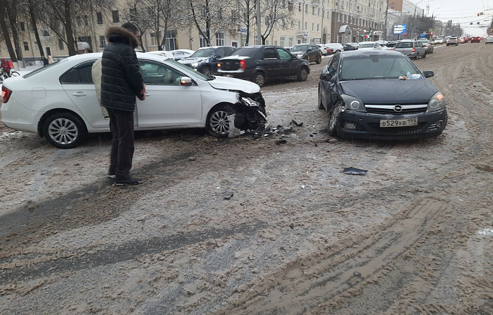 Из-за ДТП на проспекте Ленина в Туле собралась пробка