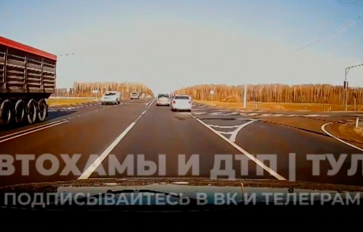 Под Тулой водитель мгновенно поплатился за выезд на встречку